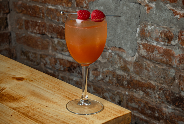 ÑUSTA alcohol-free cocktail with passion fruit tea and bubbles