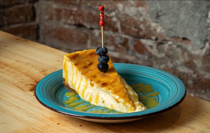 CHEESECAKE WITH TROPICAL GEL